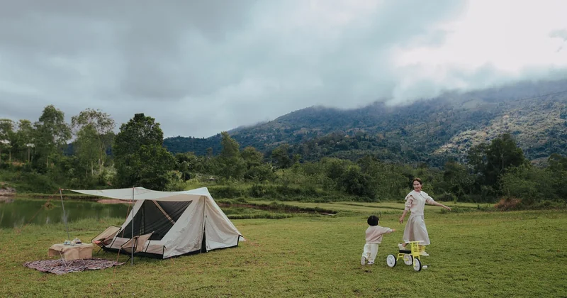 Liste pour camping en famille : ce qui change avec les enfants
